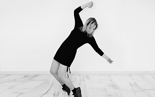 Baile Blues. Aprende Solo Blues en Blue Move. Maud Wernette Imagen de profesora Blues.